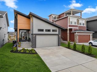 218 NW Mitchell Heath NW, Calgary, AB T3R 2G2