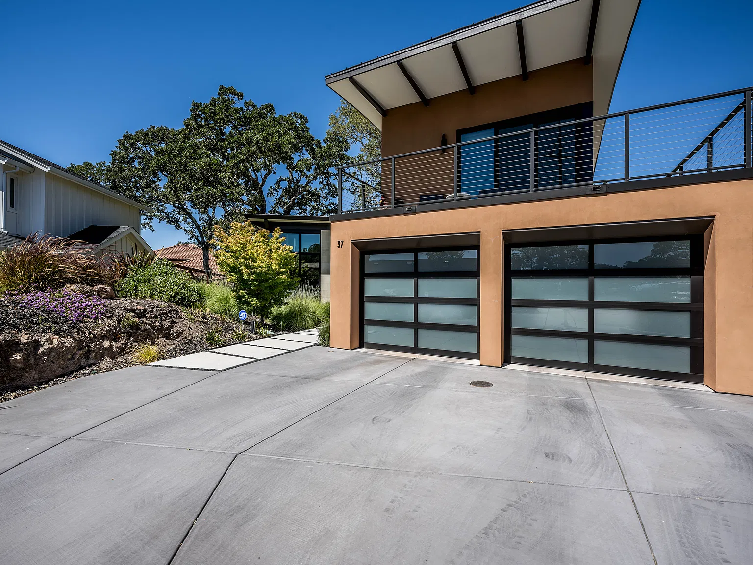3 bed, 3.5 bath, 3500 sqft, $10,000 — Photo 3