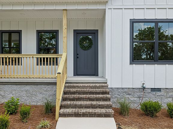 4th image of 295 Meadow Dr