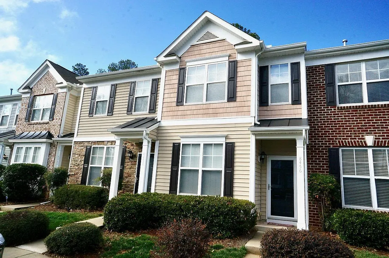 2 bed, 2.5 bath, 1449 sqft, $1,700 — Photo 2