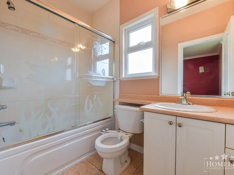 13470 65a Ave #UPPER HOUSE — Photo 11