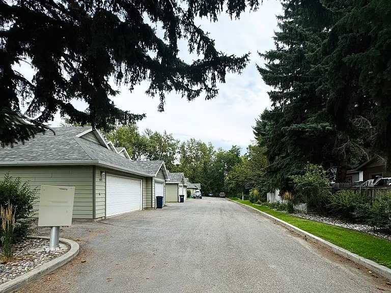 driveway entrance