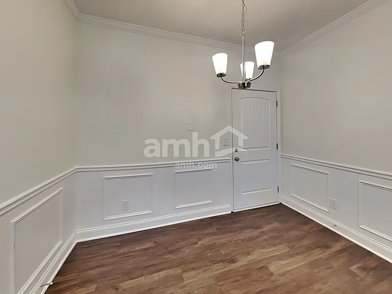 216 Leland Ln — Photo 5