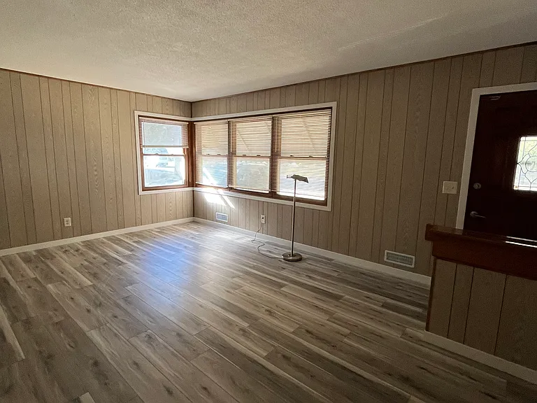 10441 York Ave S — Photo 5