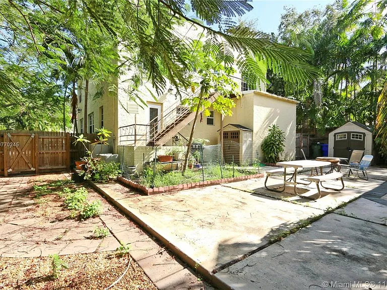 2699 SW 19th Ave — Photo 7