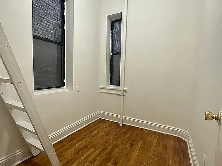 221 E 32nd St #2 — Photo 6