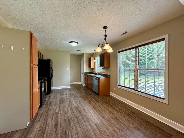 230 Hunters Creek Dr — Photo 6