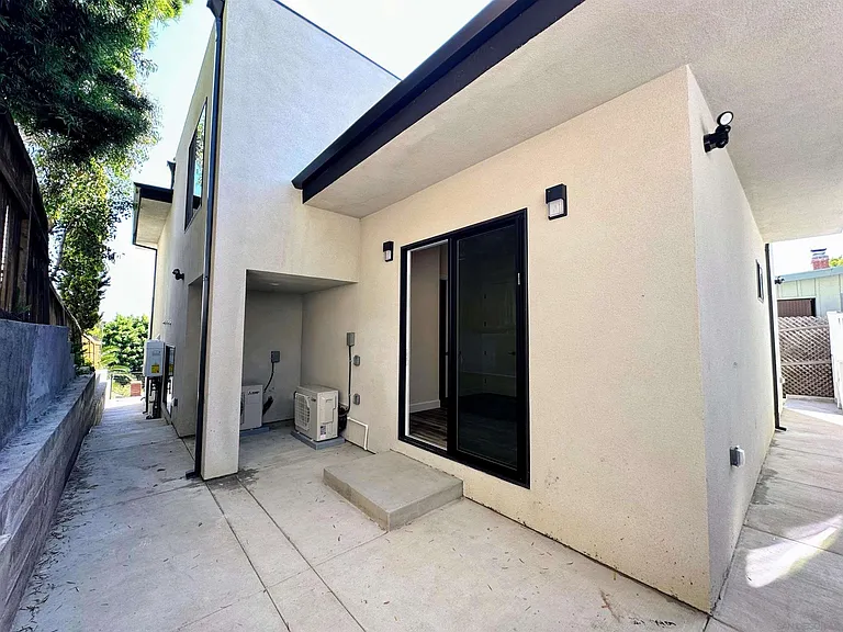 426 Sloane Ave #1 — Photo 21