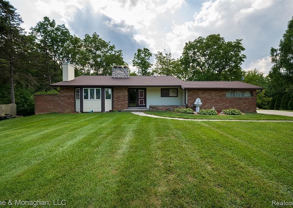 1st image of 20704 S Miles St
