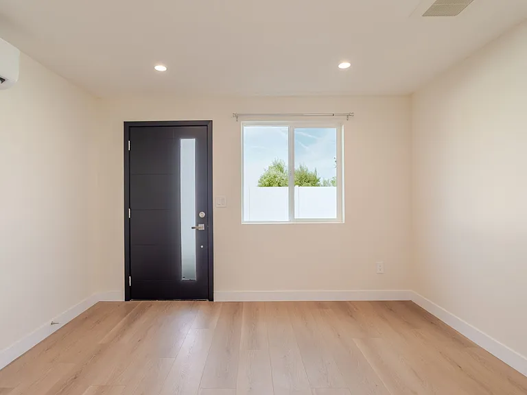 10421 Pinyon Ave — Photo 3