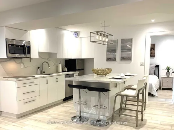7 Van Dusen Blvd, Toronto, ON M8Z 3E4
