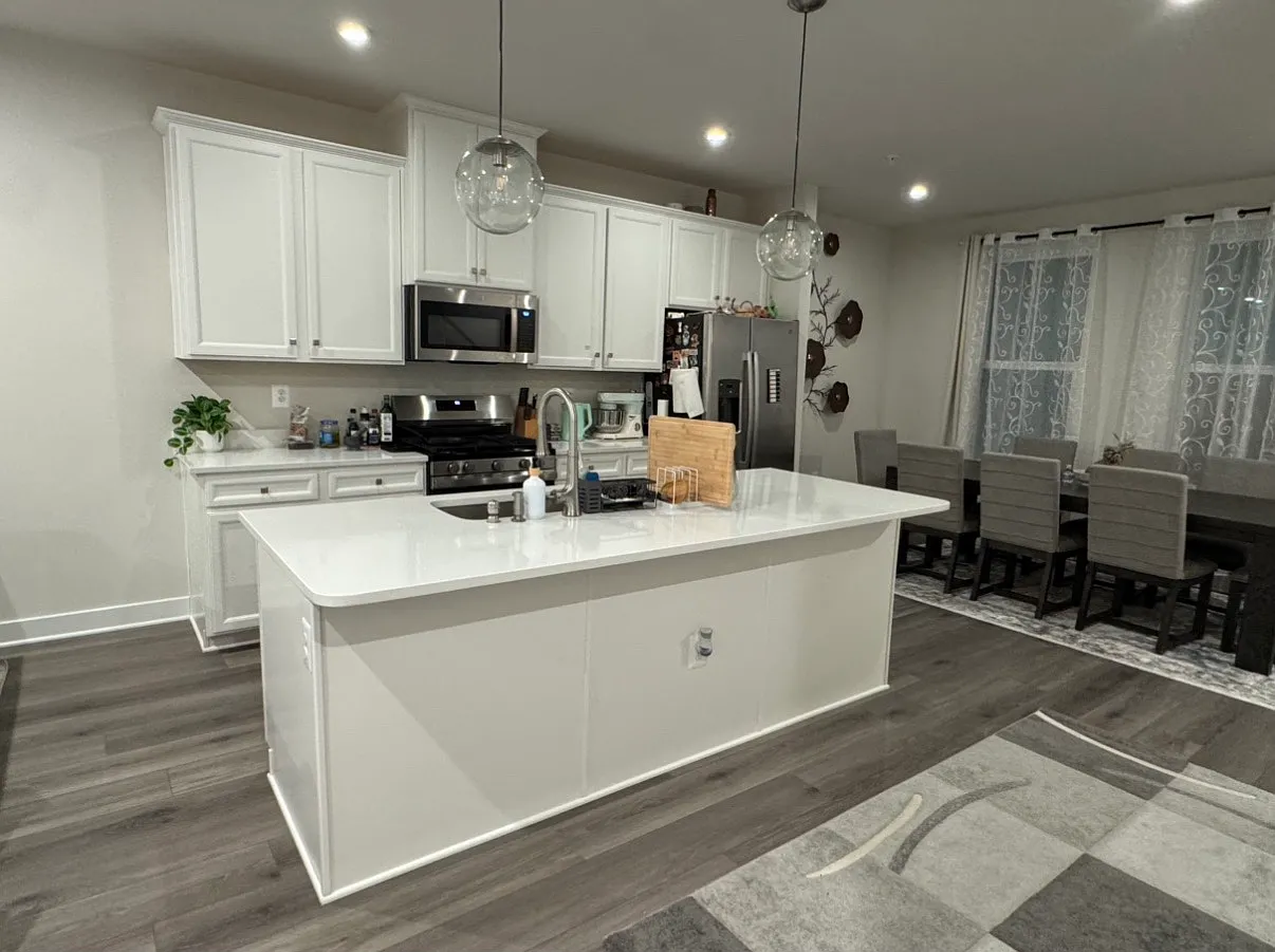 4 bed, 3.5 bath, 2000 sqft, $900 — Photo 4