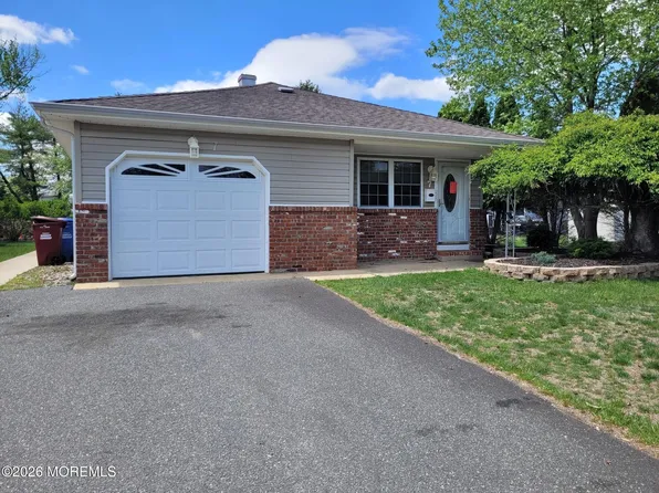 7 Le Lamentin Drive, Toms River, NJ 08757