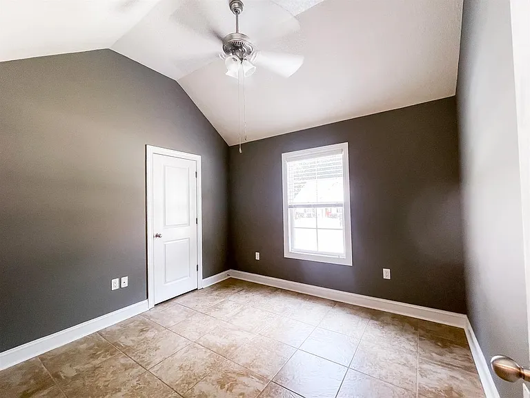 1628 Oxford Pl — Photo 15