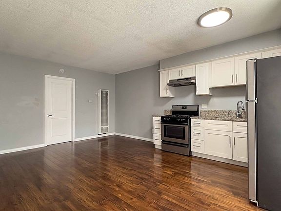 5th image of 3946-3952 Iowa St #15