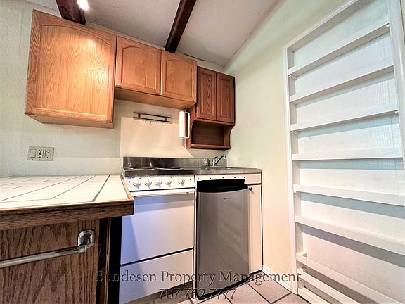 5th image of 30 Berger Ln