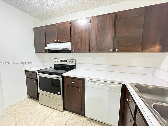 5th image of 810 Twin Lakes Dr #17-D