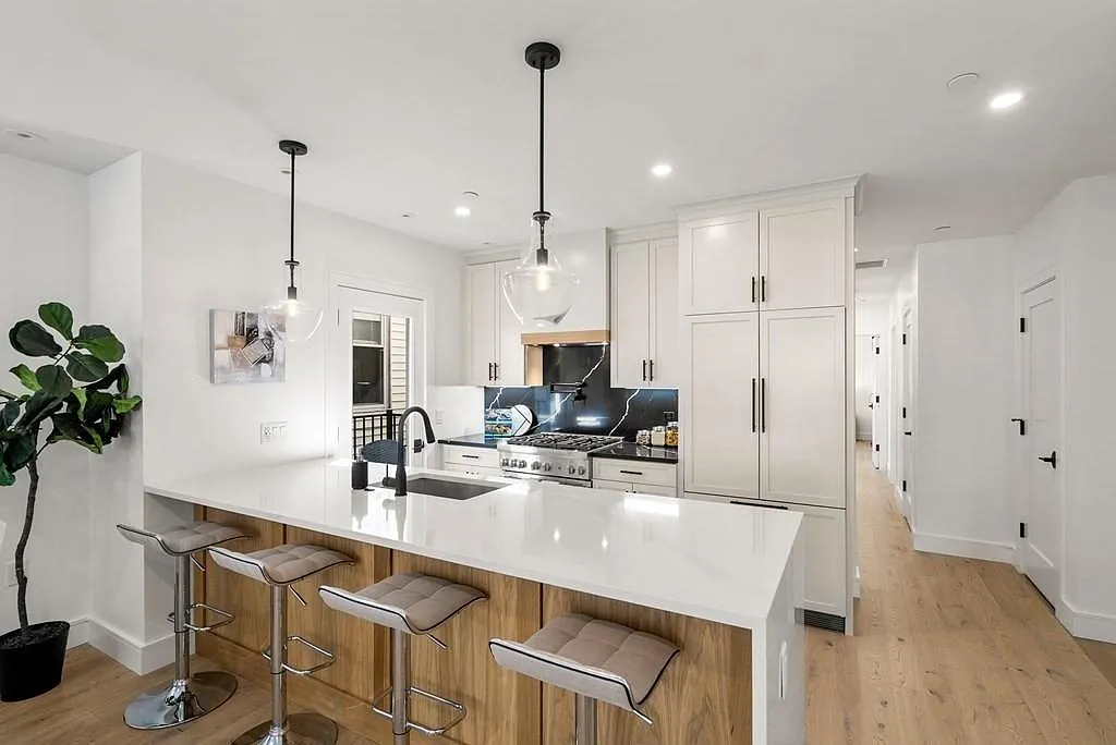 Building Photo - 57 Saratoga St #5