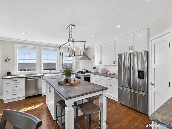 5th image of 382 Maple Avenue
