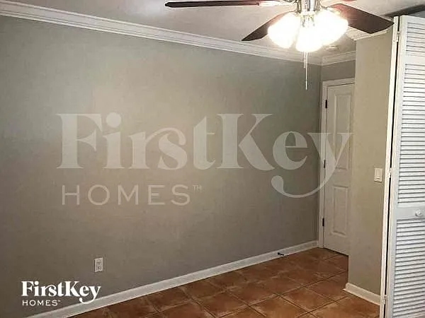 1376 Burtwood Dr — Photo 8