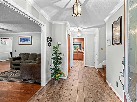 3rd image of 4005 Pinewood Dr