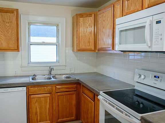 5th image of 805 W Valley Dr