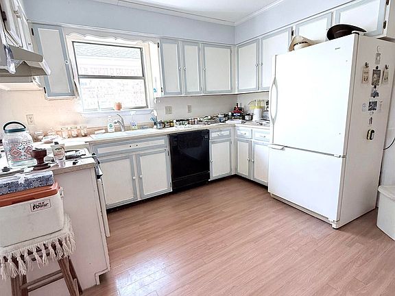 4th image of 3549 N Northwest Dr