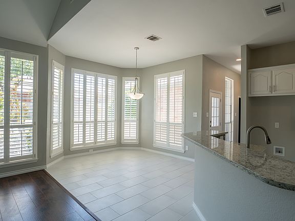 5th image of 728 Robin Meadow Dr