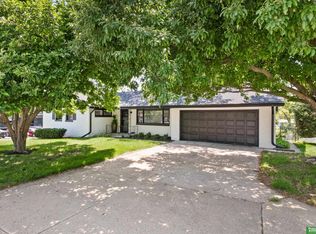 2330 S 90th St, Omaha, NE 68124