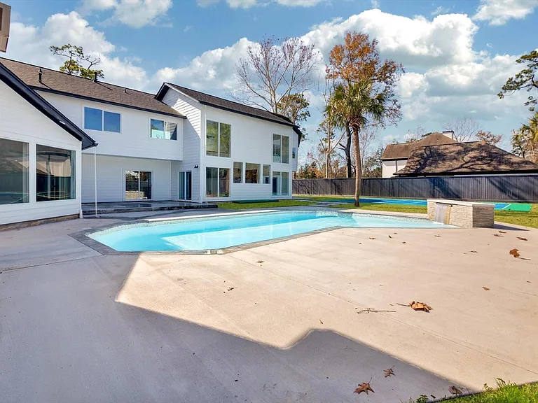 12564 Memorial Dr — Photo 10