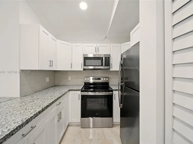 5202 NW 187th St — Photo 7