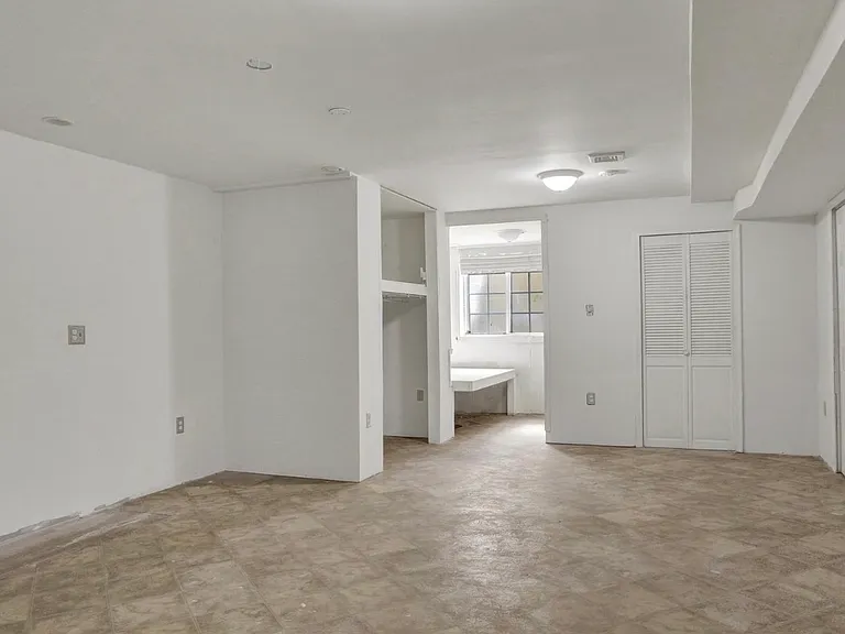 678 Walnut Tree Dr — Photo 21
