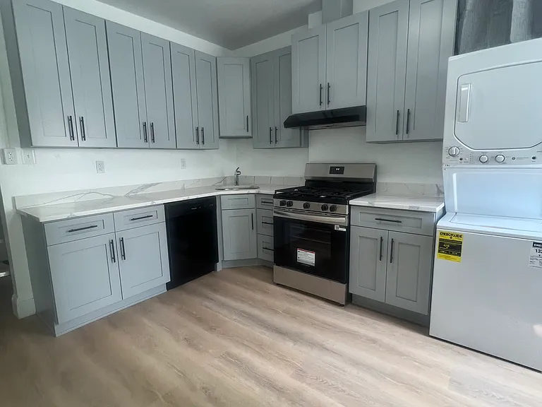 337 Grove St #4 — Photo 3