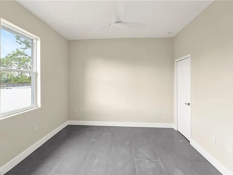 1043 Albert Ave — Photo 40