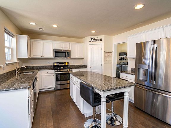 4th image of 115 Galleria Dr