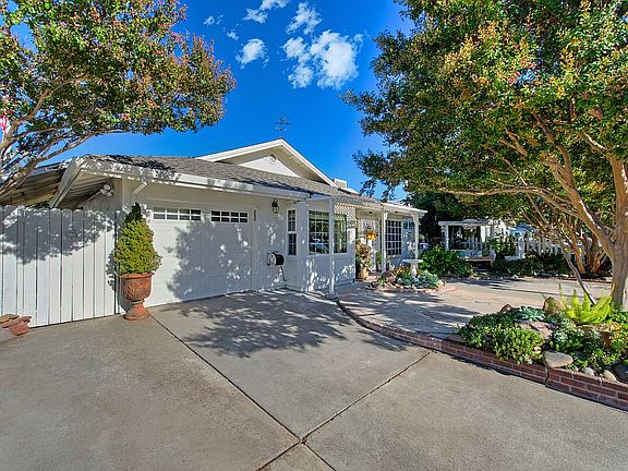 3rd image of 383 Camelia Way