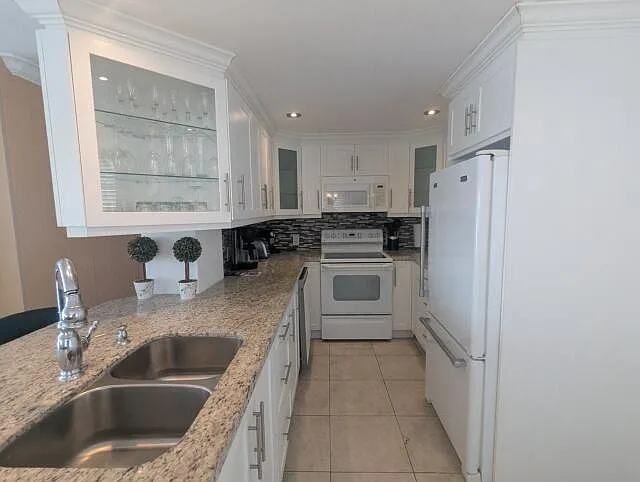 220 Kings Point Dr #501 — Photo 6