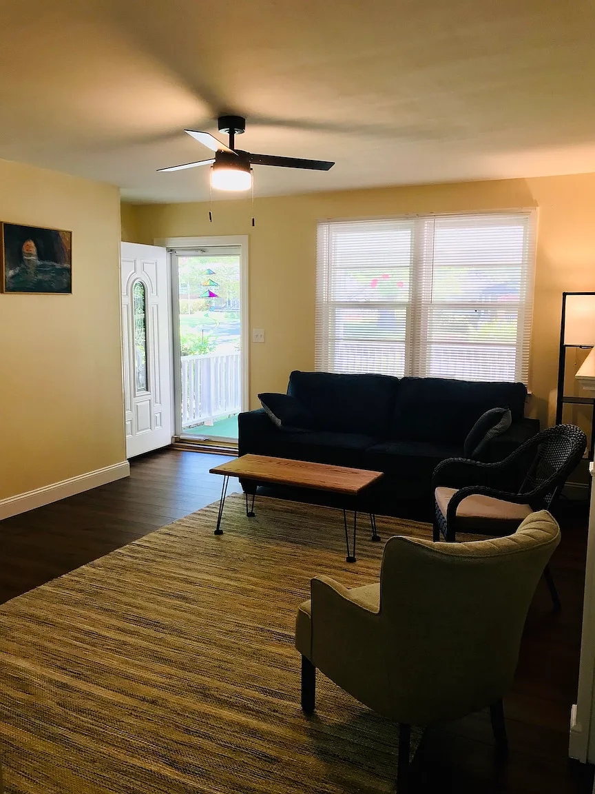 3 bed, 1.5 bath, 1550 sqft, $2,200 — Photo 3
