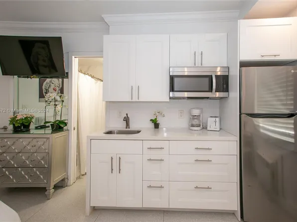 335 Ocean Dr APT 211, Miami Beach, FL 33139