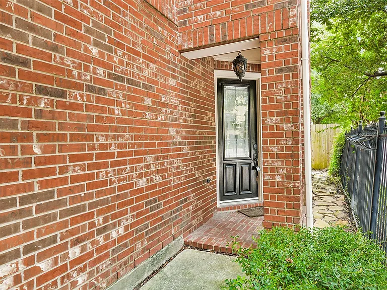 1607 W Dallas St #A — Photo 30