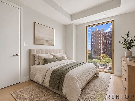 4th image of 960 Franklin Ave #238
