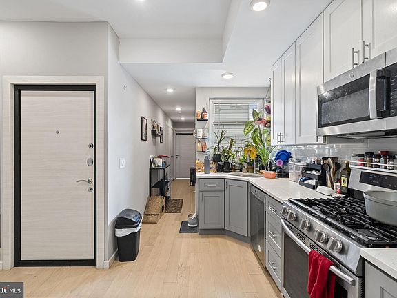 4th image of 2110 W Master St Unit C