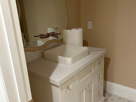 5th image of 1153 S Clark Dr