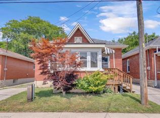 15 Salisbury Ave, Brantford, ON N3S 1M6