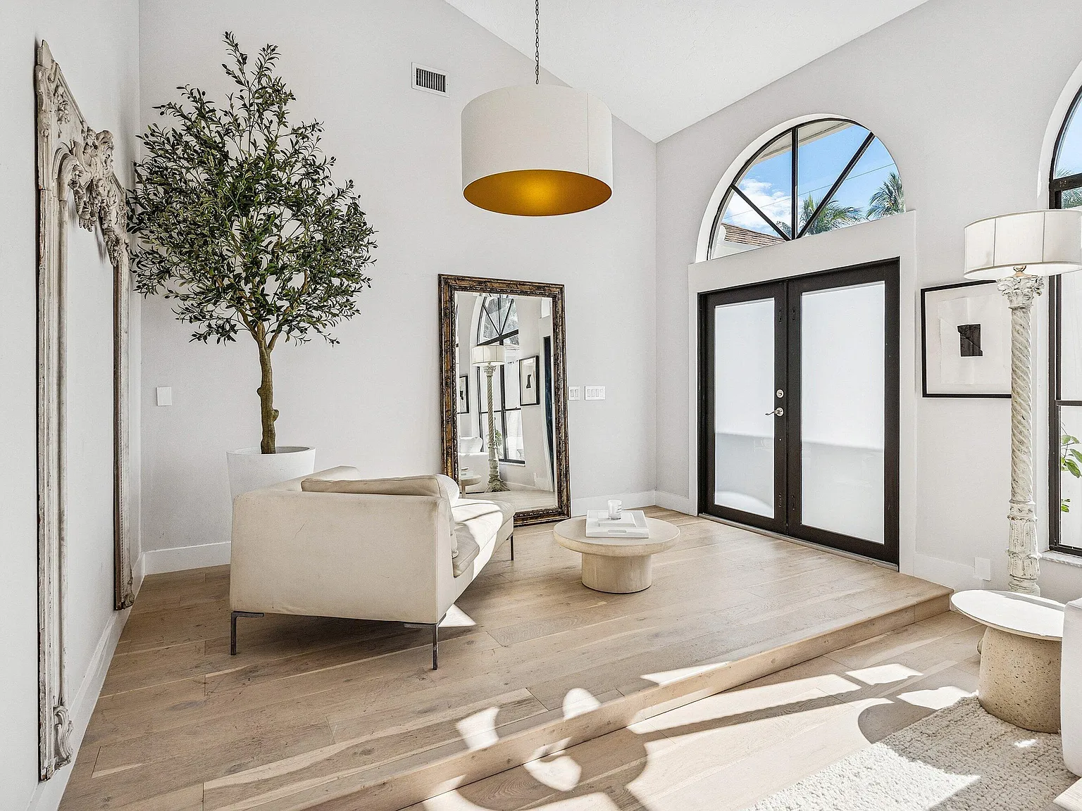 3 bed, 2.0 bath, 2160 sqft, $15,000 — Photo 3