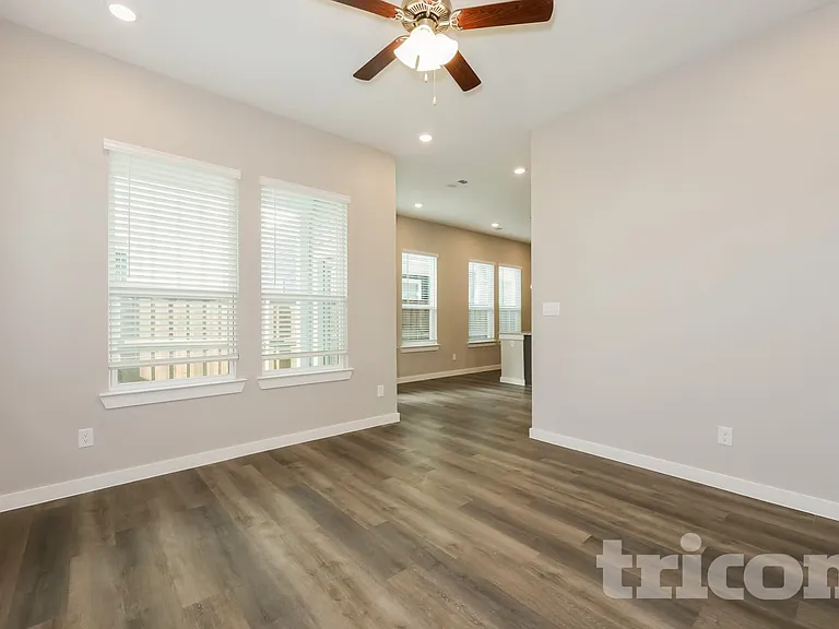 4303 Stonybrook Rd — Photo 3