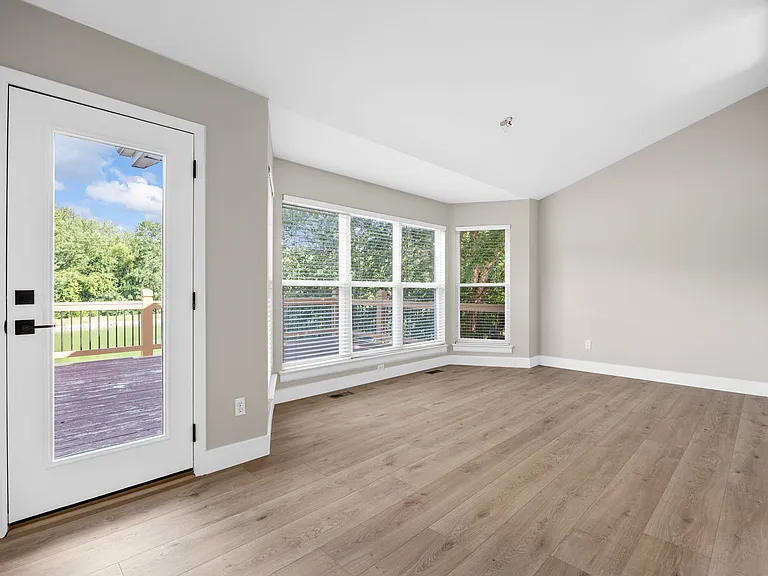 8050 Knights Crossing Dr — Photo 24