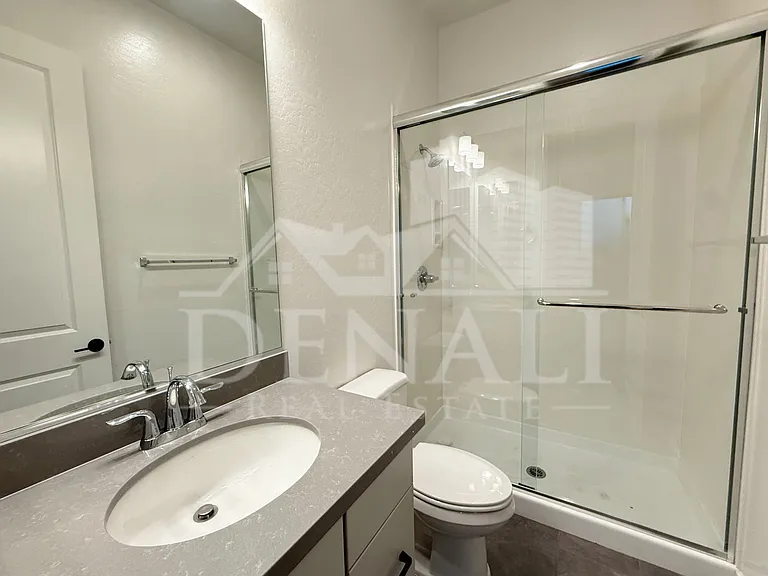 1447 E Flower St — Photo 25
