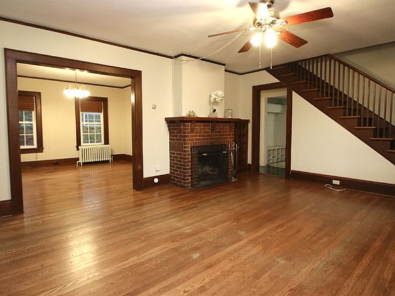 3rd image of 1044 N Main St