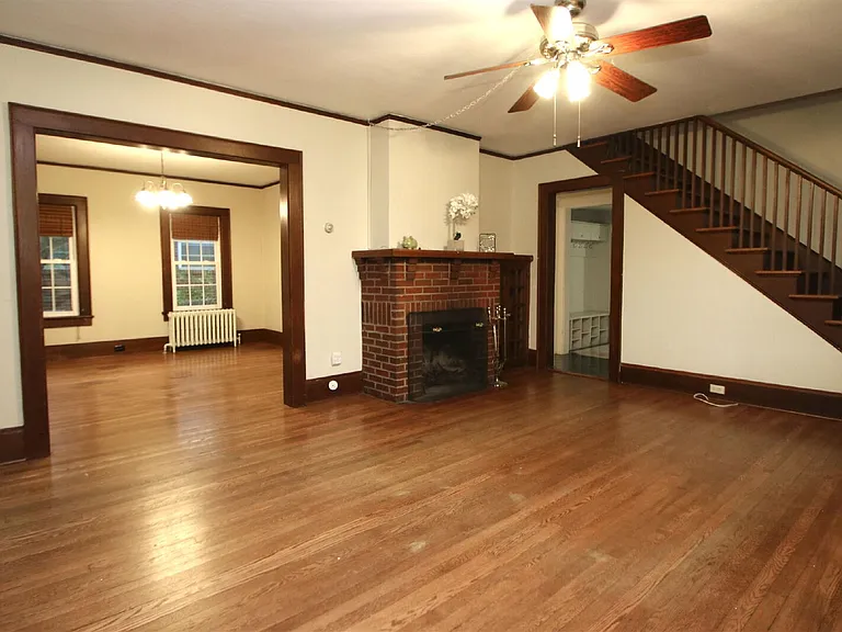 1044 N Main St — Photo 3